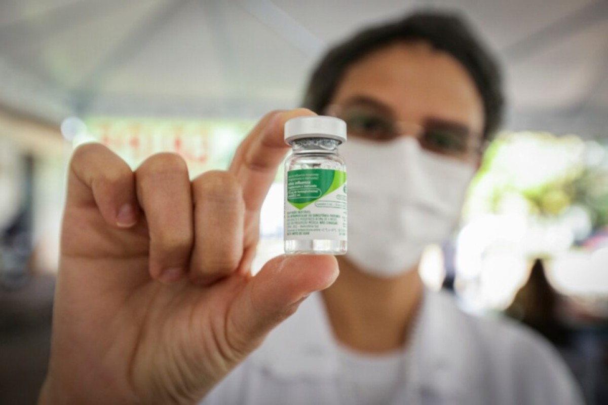 Gripe: DF registra 38 mortes e vacinação segue restrita