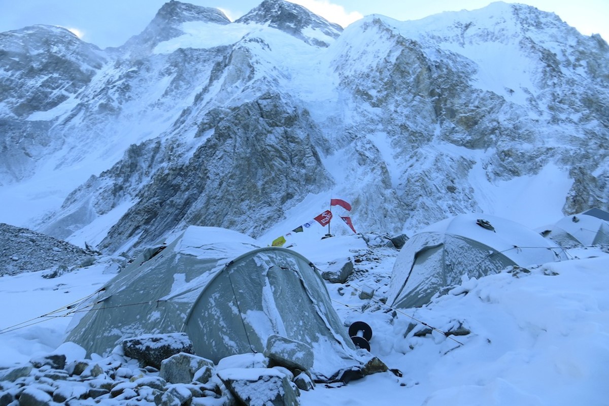 Desaparecimento de Alpinistas em Avalancha no Broad Peak Abre Debate sobre Segurança nas Montanhas