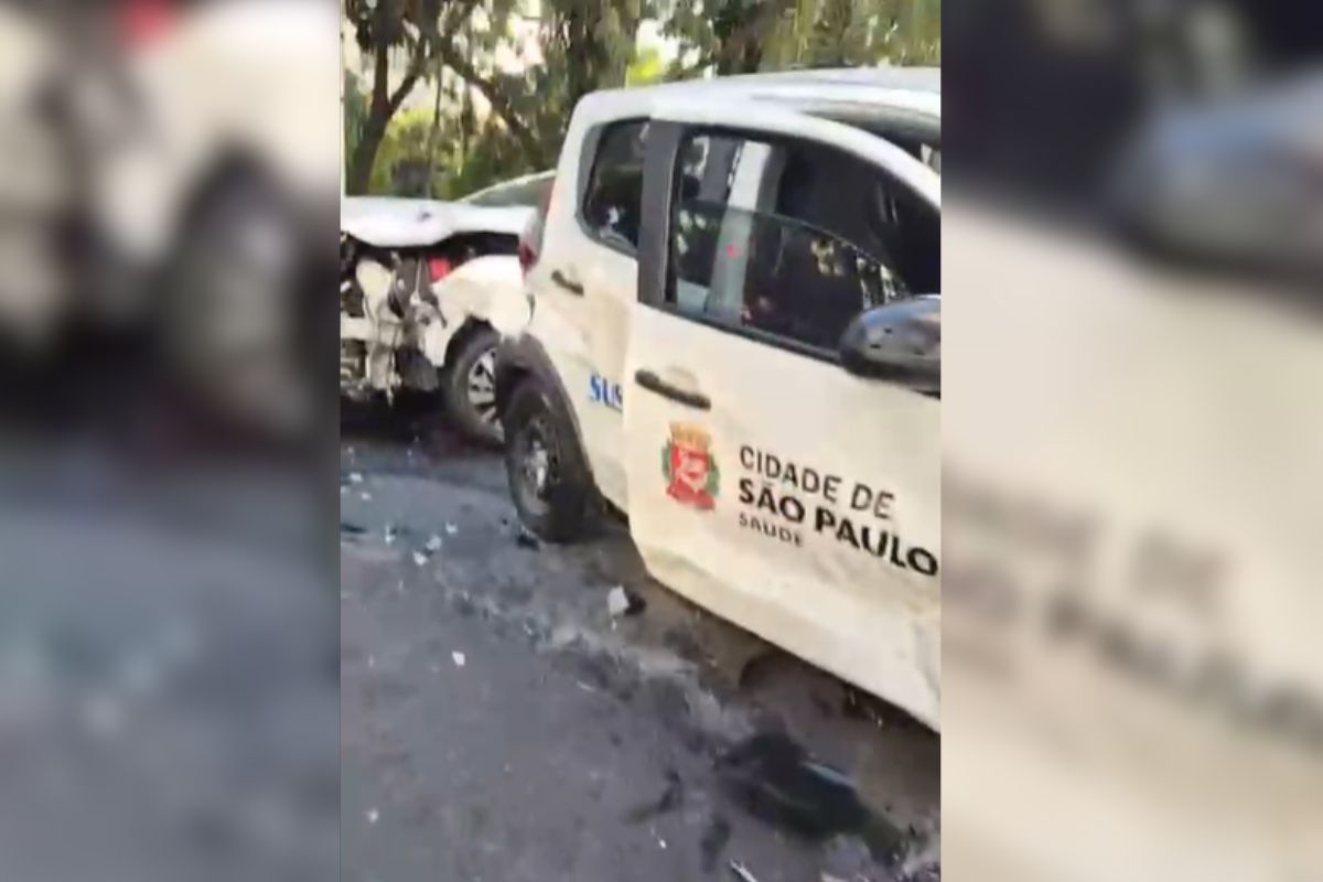 Motorista da Prefeitura de SP perde controle de carro e deixa 3 feridos