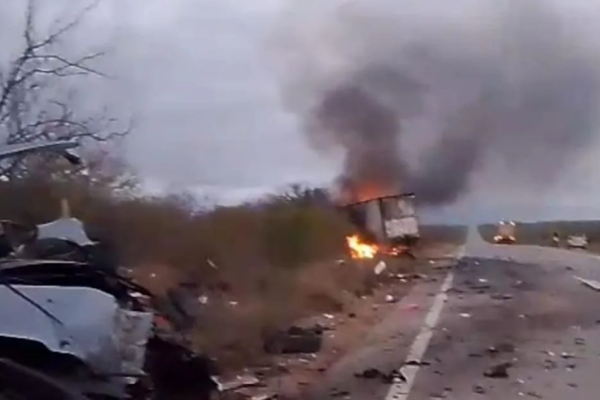 Imagem vinculada ao feed original: Colisão entre caminhão e van de pacientes deixa 7 mortos em Pernambuco