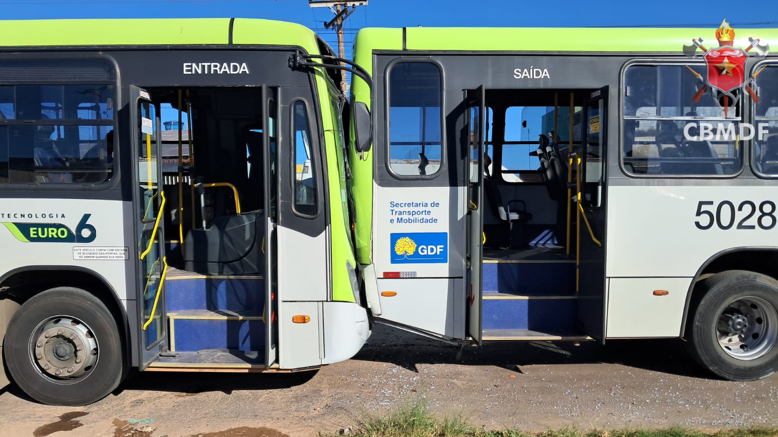 Acidente entre dois ônibus deixa três feridos em Ceilândia