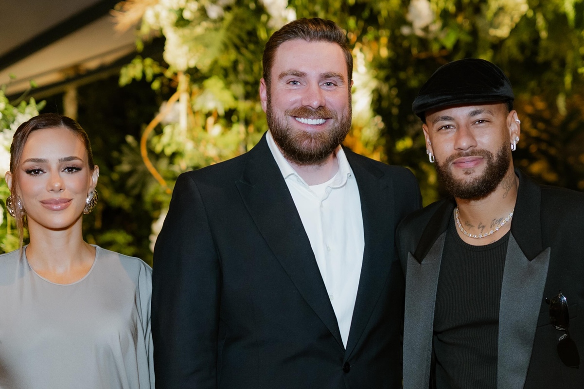 O pastor André Fernandes ao lado de Neymar e Bruna Biancardi