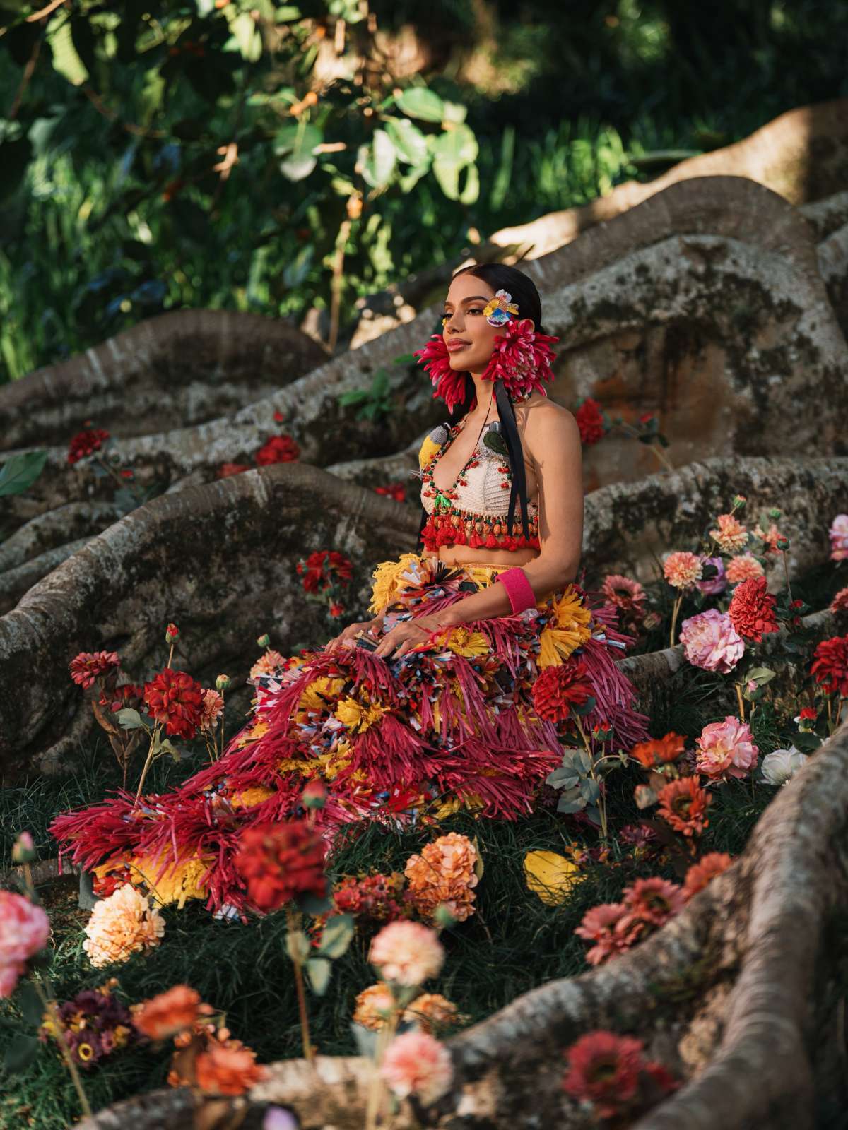 foto com cor. anitta une moda e religião em figurinos de equilibrium - metrópoles