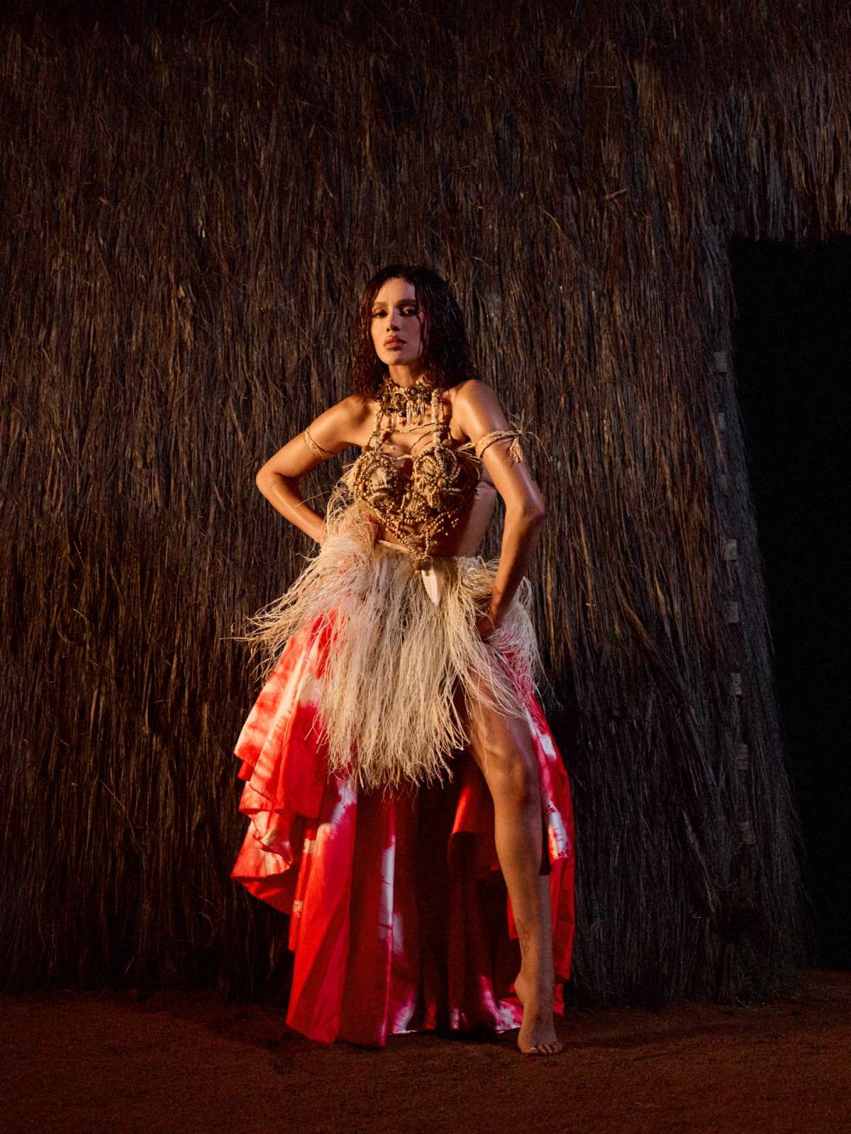 foto com cor. anitta une moda e religião em figurinos de equilibrium - metrópoles