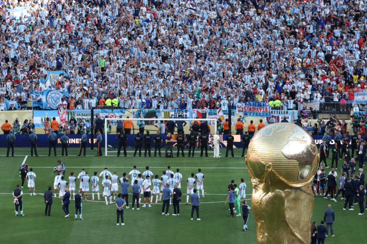 Copa: jornal critica postura de argentinos durante entrega da taça