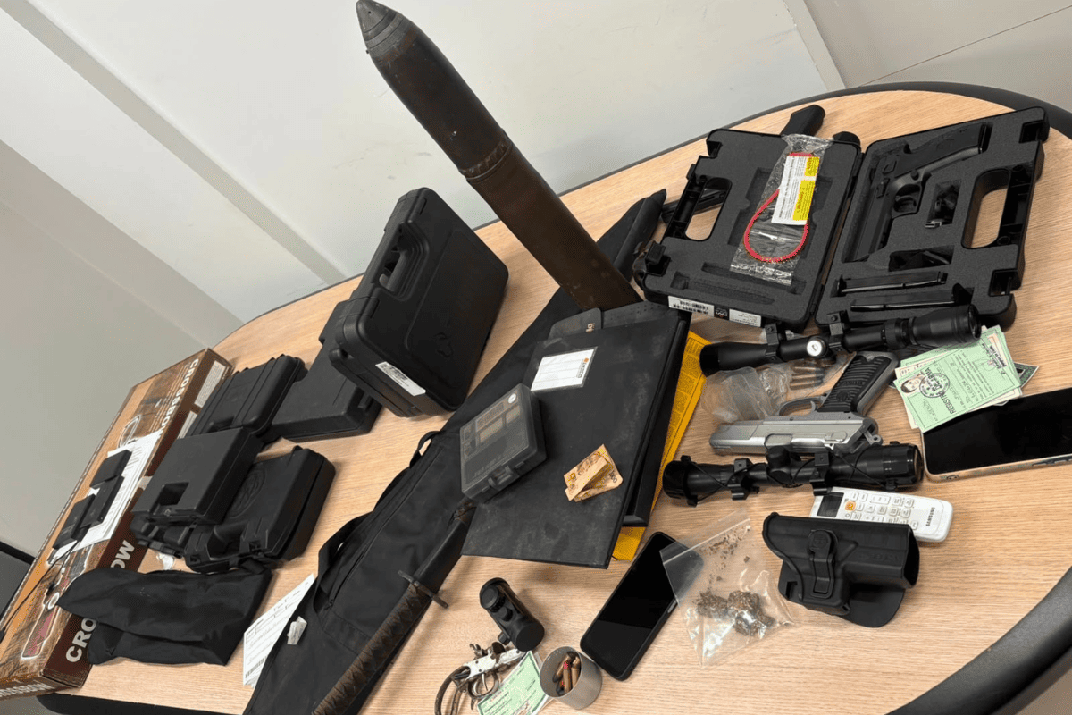 Polícia Civil apreende arsenal e insígnias nazistas em Rio Preto