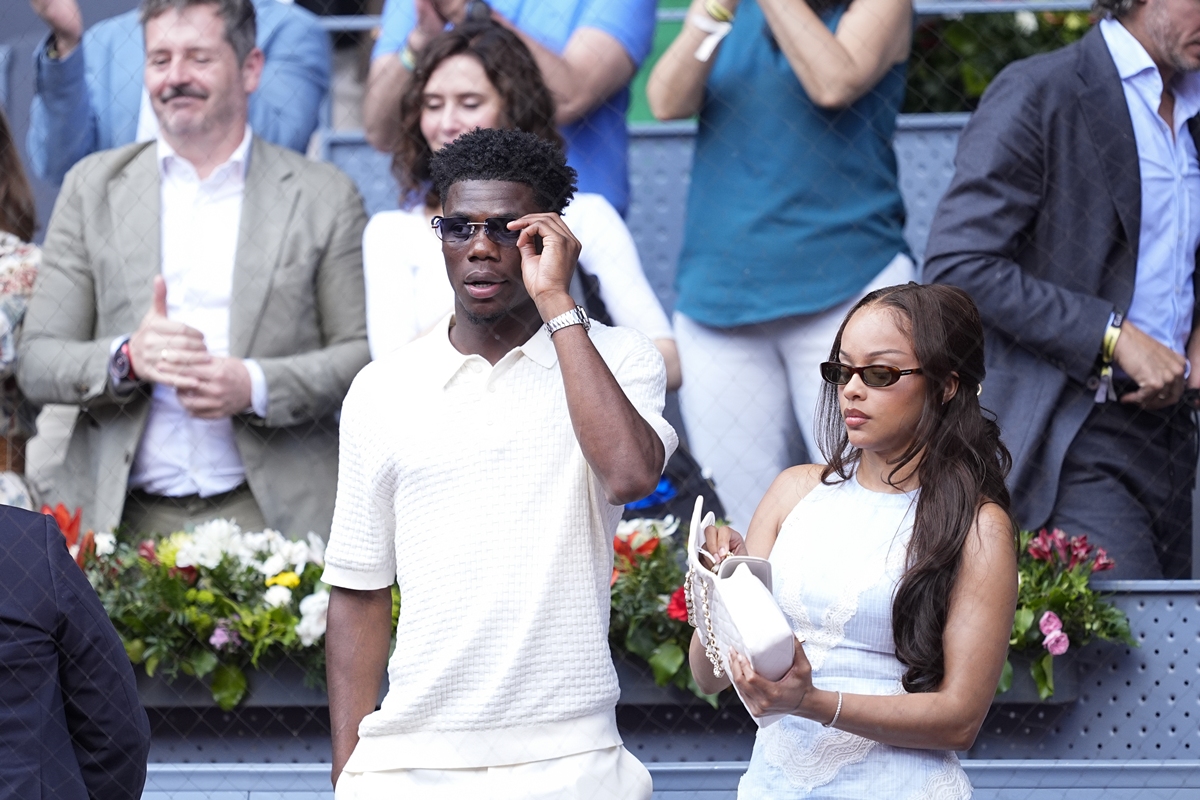 Foto colorida do casal Aurelien Tchouameni e Suzette Carter - Metrópoles