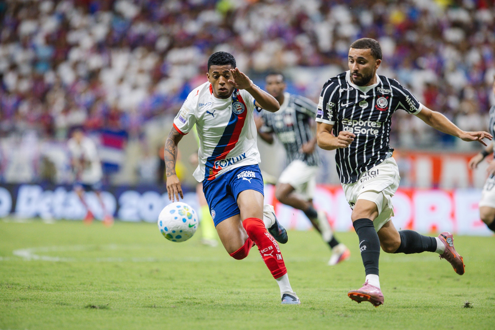 Brasileirão: em jogo quente, Bahia e Corinthians empatam na Fonte Nova