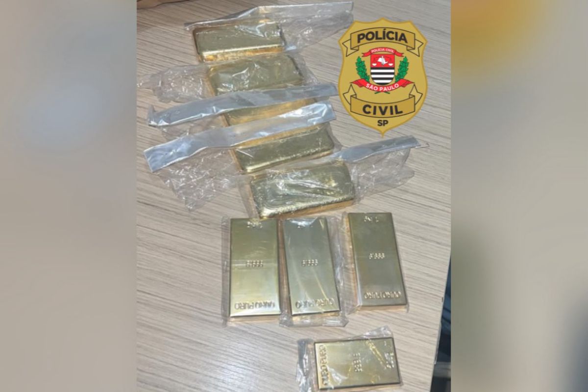 Homem vai à delegacia denunciar roubo de barras de ouro e acaba preso