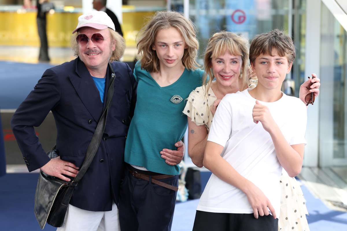 foto com cor. billy blanchard e família - metrópoles