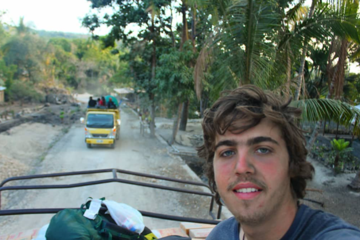 Dia em que João pegou carona em um caminhão para chegar na ponta de Timor-Leste