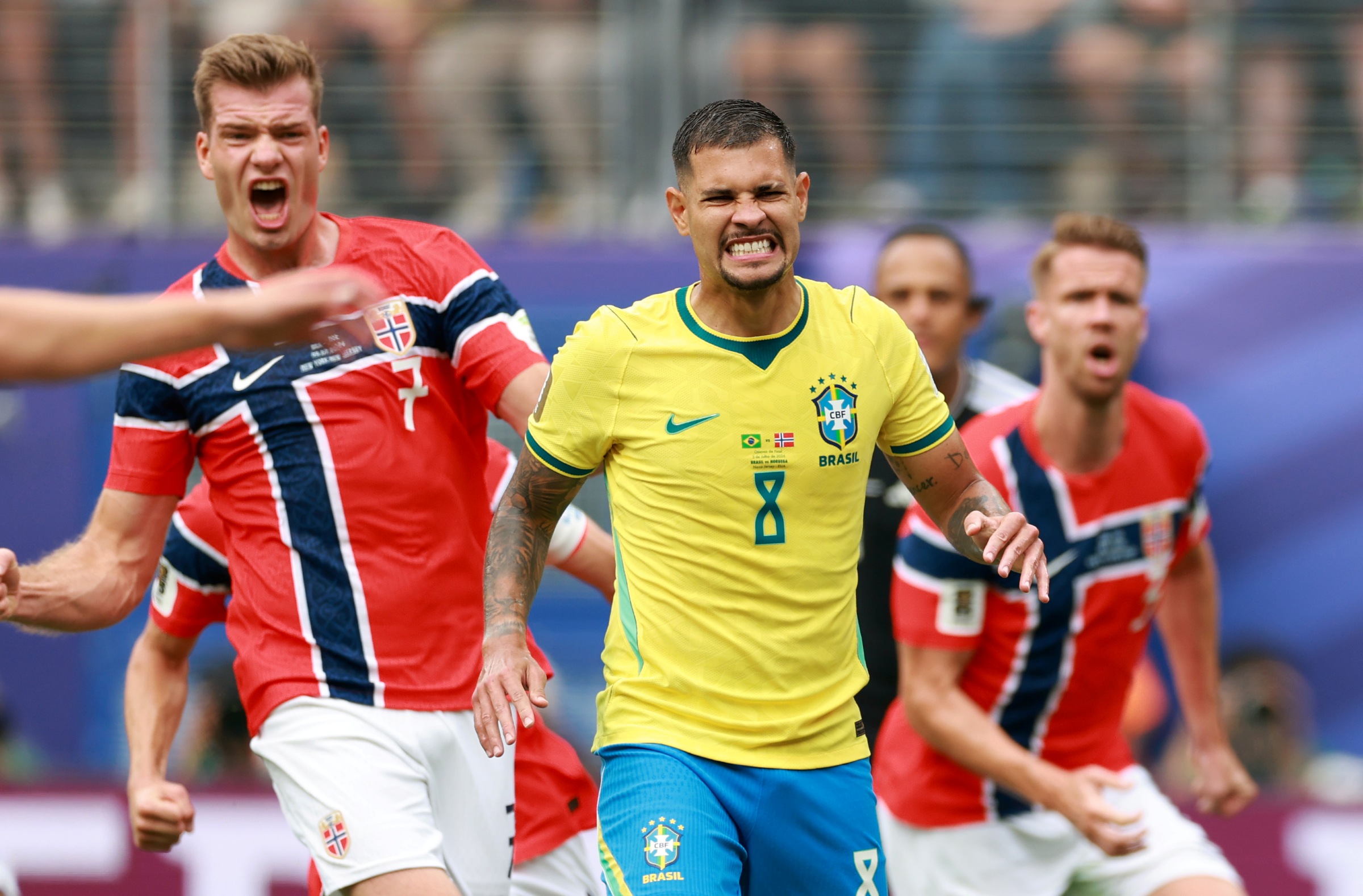 Bruno Guimarães perde pênalti no primeiro tempo e revolta web