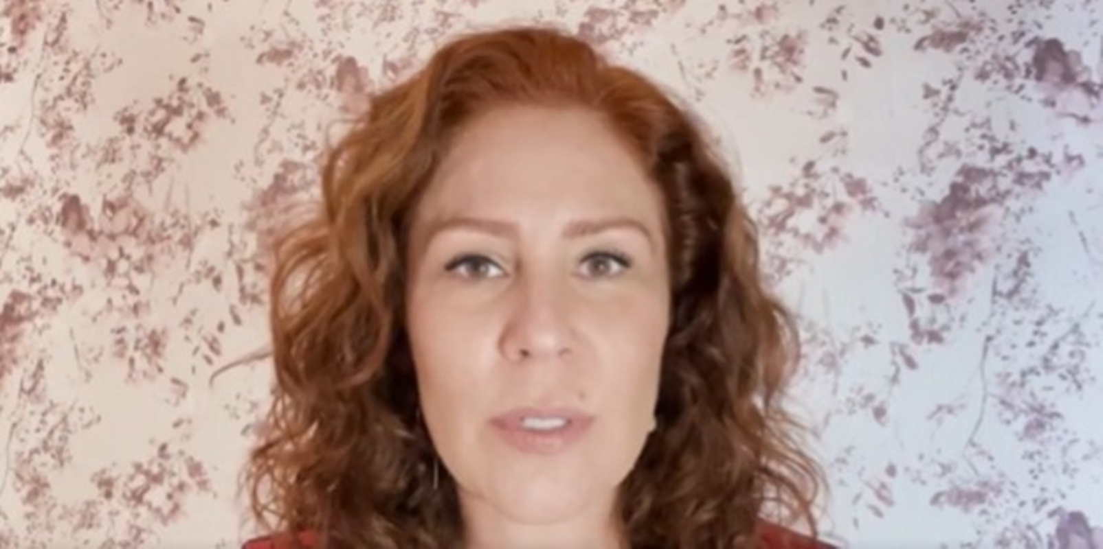 Livre na Itália, Zambelli volta às redes e divulga candidatura da mãe