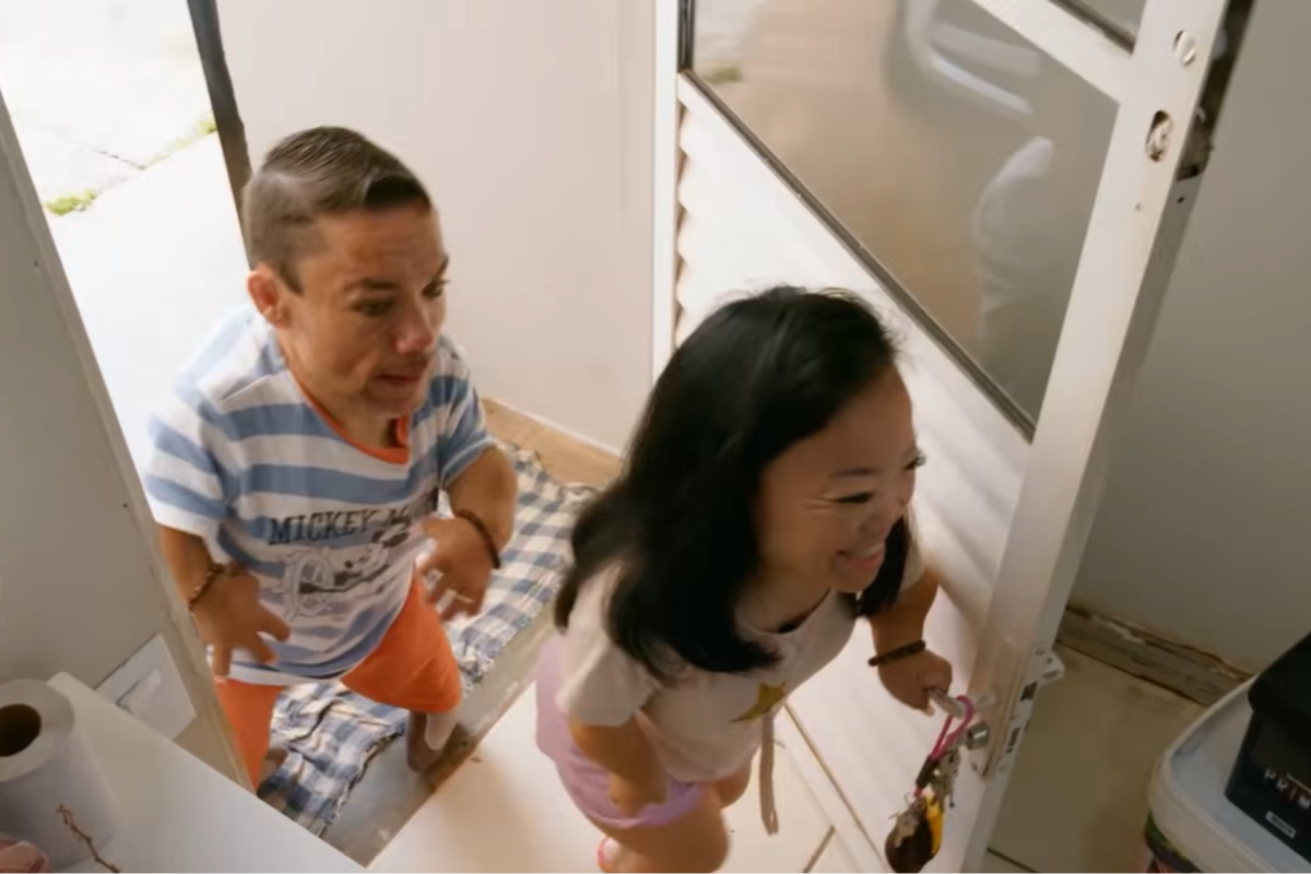 Casal brasileiro mais baixo do mundo revela detalhes da casa adaptada