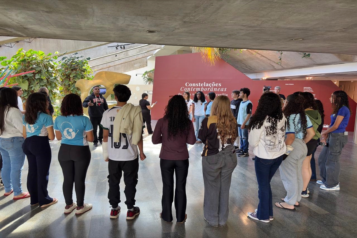 Alunos do ensino médio apreciam mostra Constelações Contemporâneas 15 Constelações Contemporâneas - capa