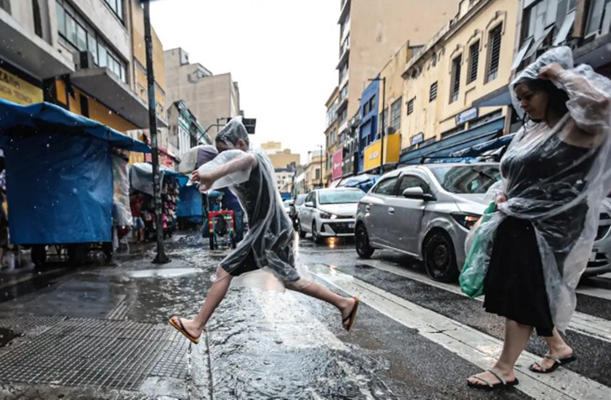 Frente Fria Causa Chuvas Fortes no Sul; Nordeste Sofre com Ar Seco