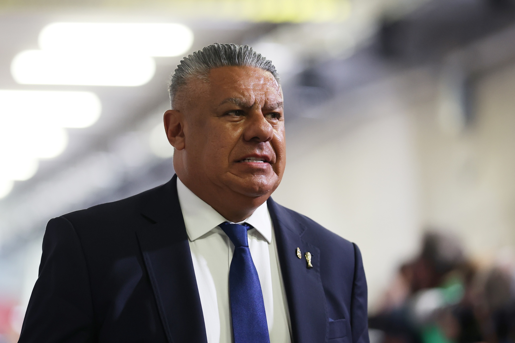 Presidente da AFA nega celular confiscado e critica operações do FBI