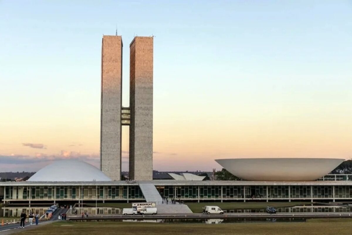 Taxa das blusinhas e dvidas rurais Congresso abre 6 comis | Brasil | QTU - Notícias
