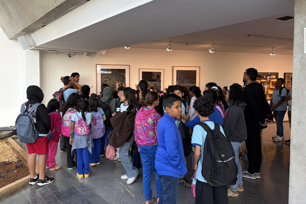Constelações Contemporâneas: alunos da Ponte Alta conhecem mostra
