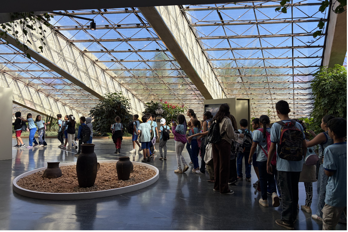 Constelações Contemporâneas: alunos da Ponte Alta conhecem mostra