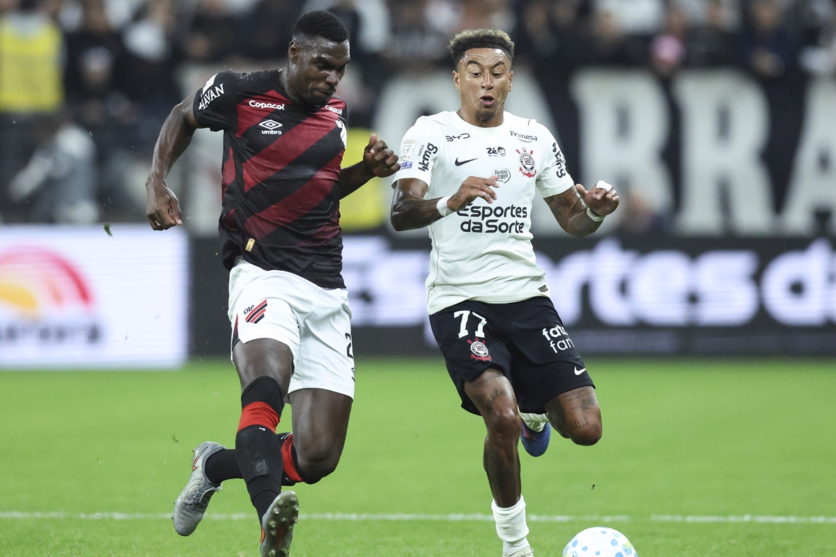 Corinthians e Athletico-PR empatam sem gols no Campeonato Brasileiro