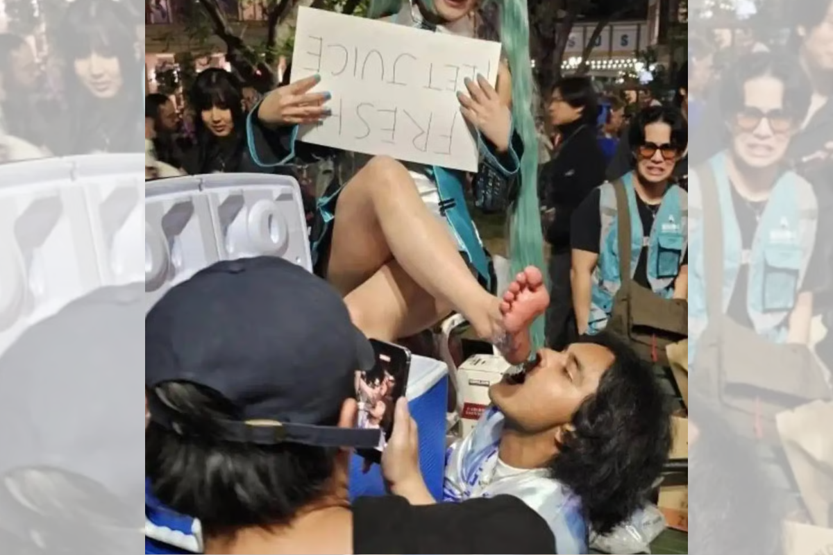 Cosplayers chinesas geram polêmica ao vender limonada com "suco de pé"