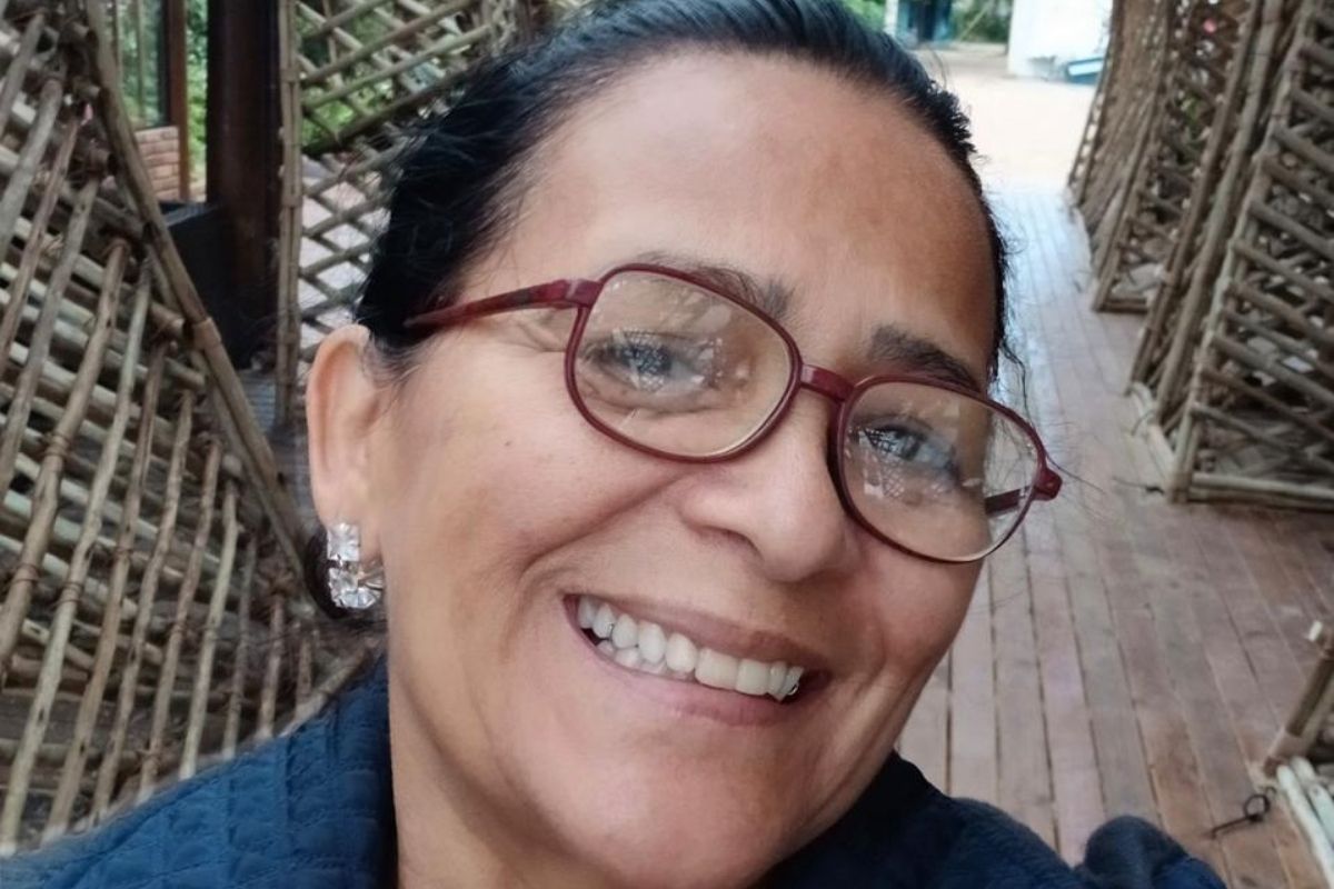 Foto da cozinheira em situação relacionada ao caso