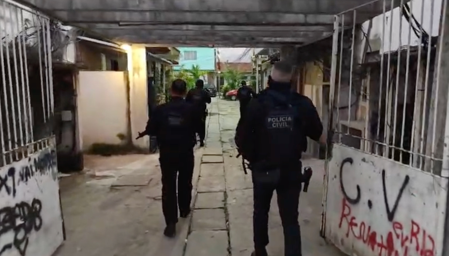 Polícias Civil e Militar atacam redutos do Comando Vermelho no Rio