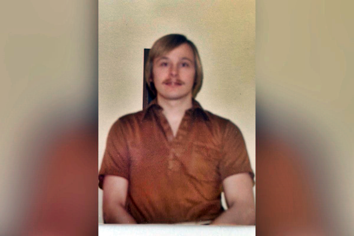Foto colorida de Dan Ryan, doador de sangue, ainda jovem