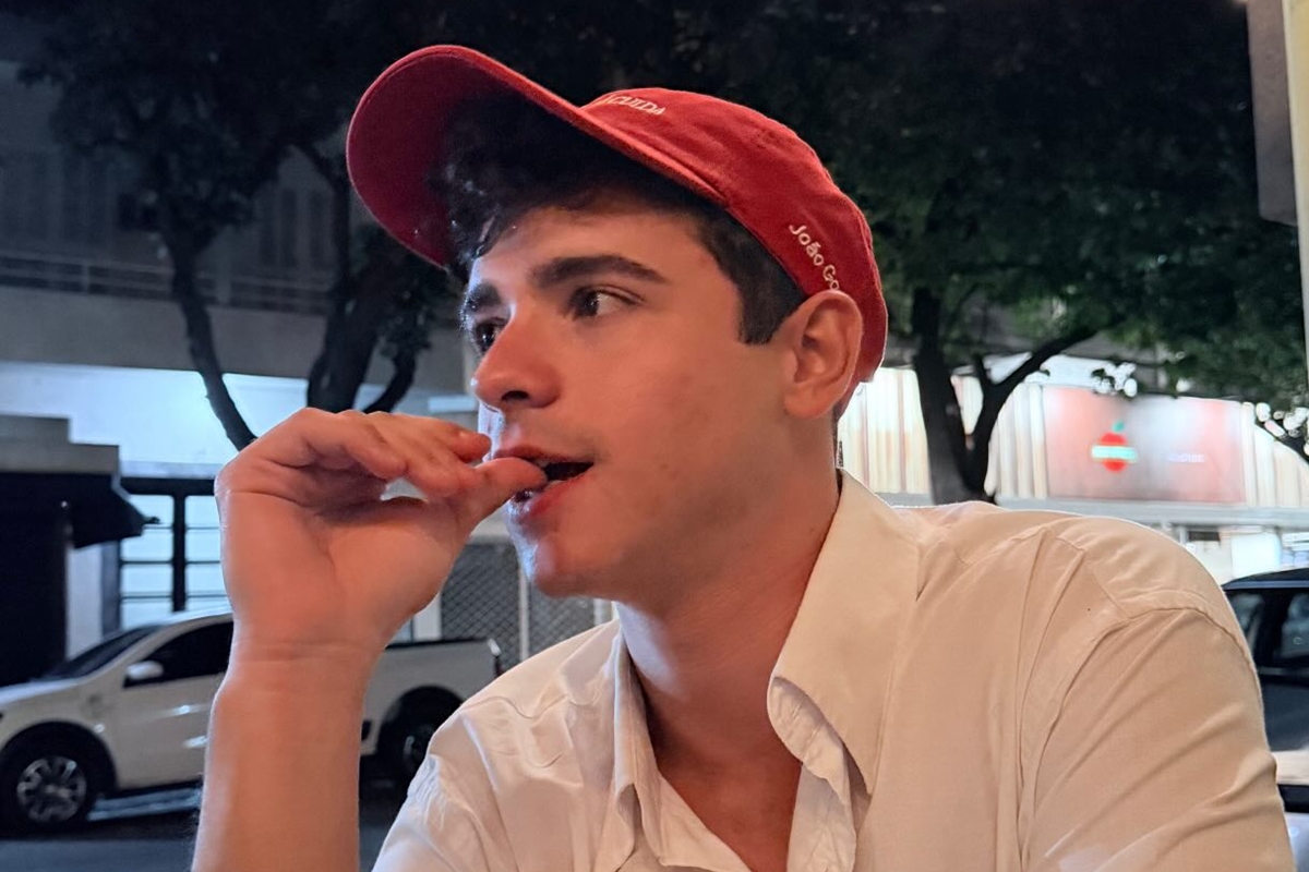 Streamer acusado de homofobia contra ator de Quem Ama Cuida se desculpa
