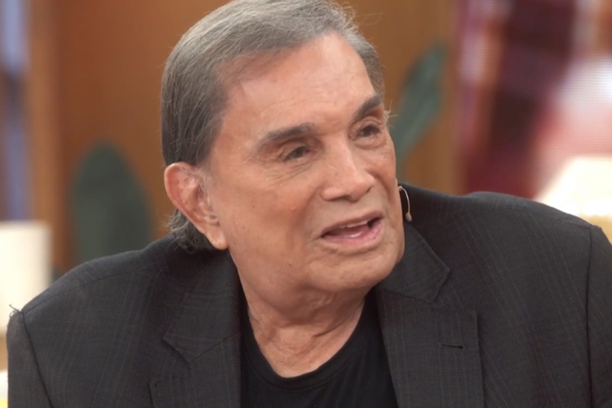 Dedé Santana se emociona ao falar dos Trapalhões: "Sinto muita falta"
