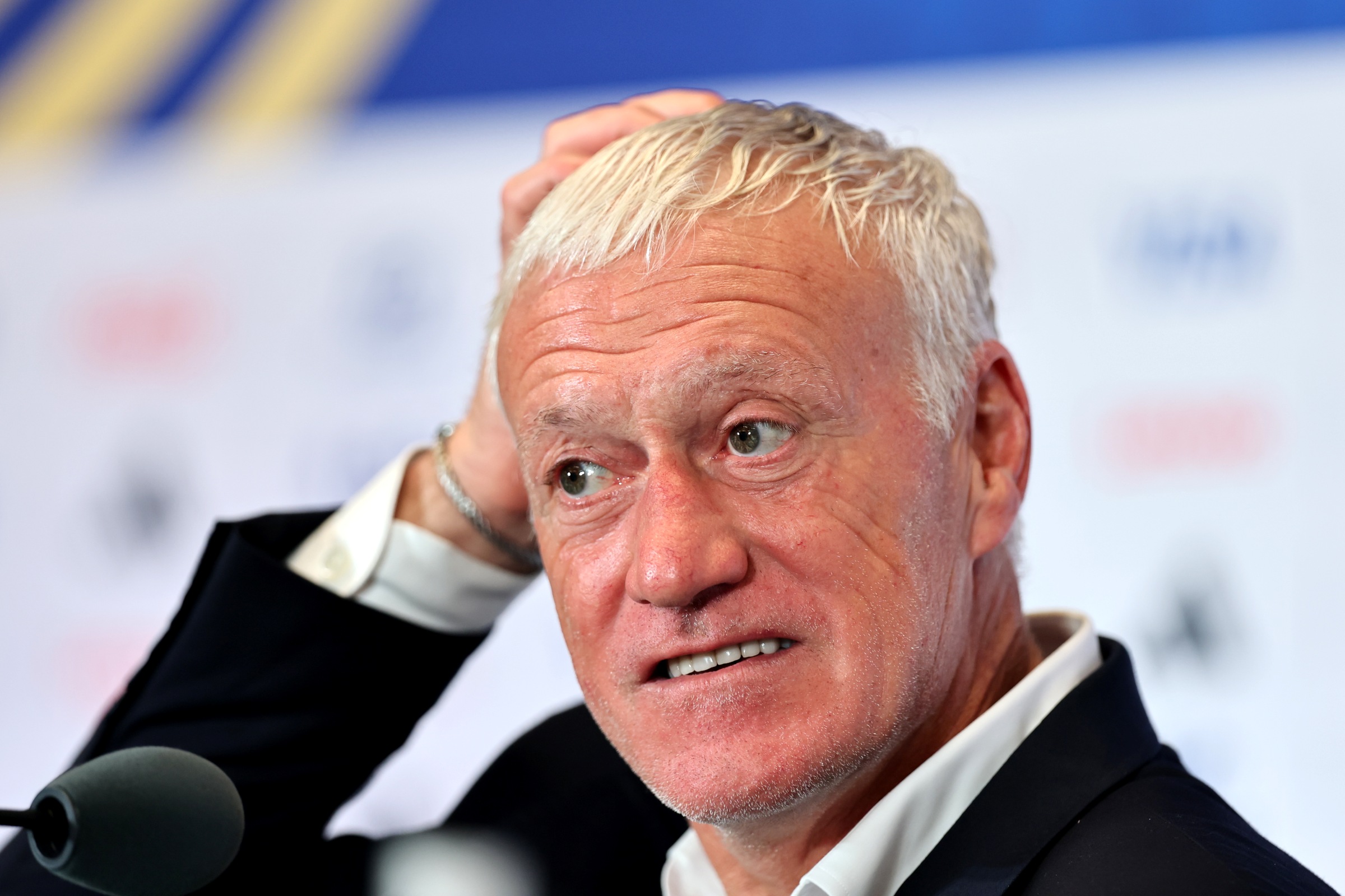 Deschamps explica decisão de deixar França: "Ambiente irrespirável"