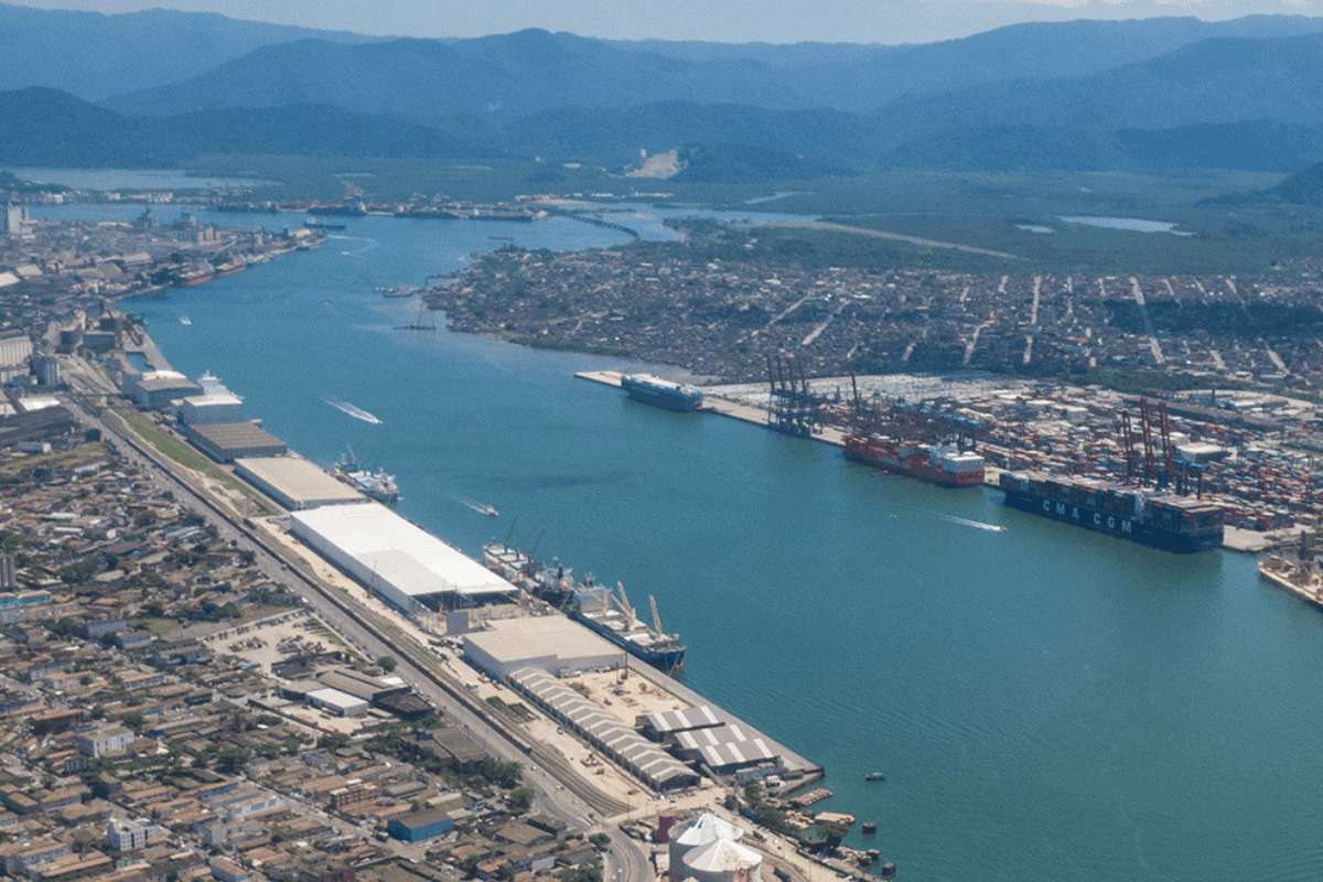 Operações no Porto de Santos são retomadas após interrupção por ventos