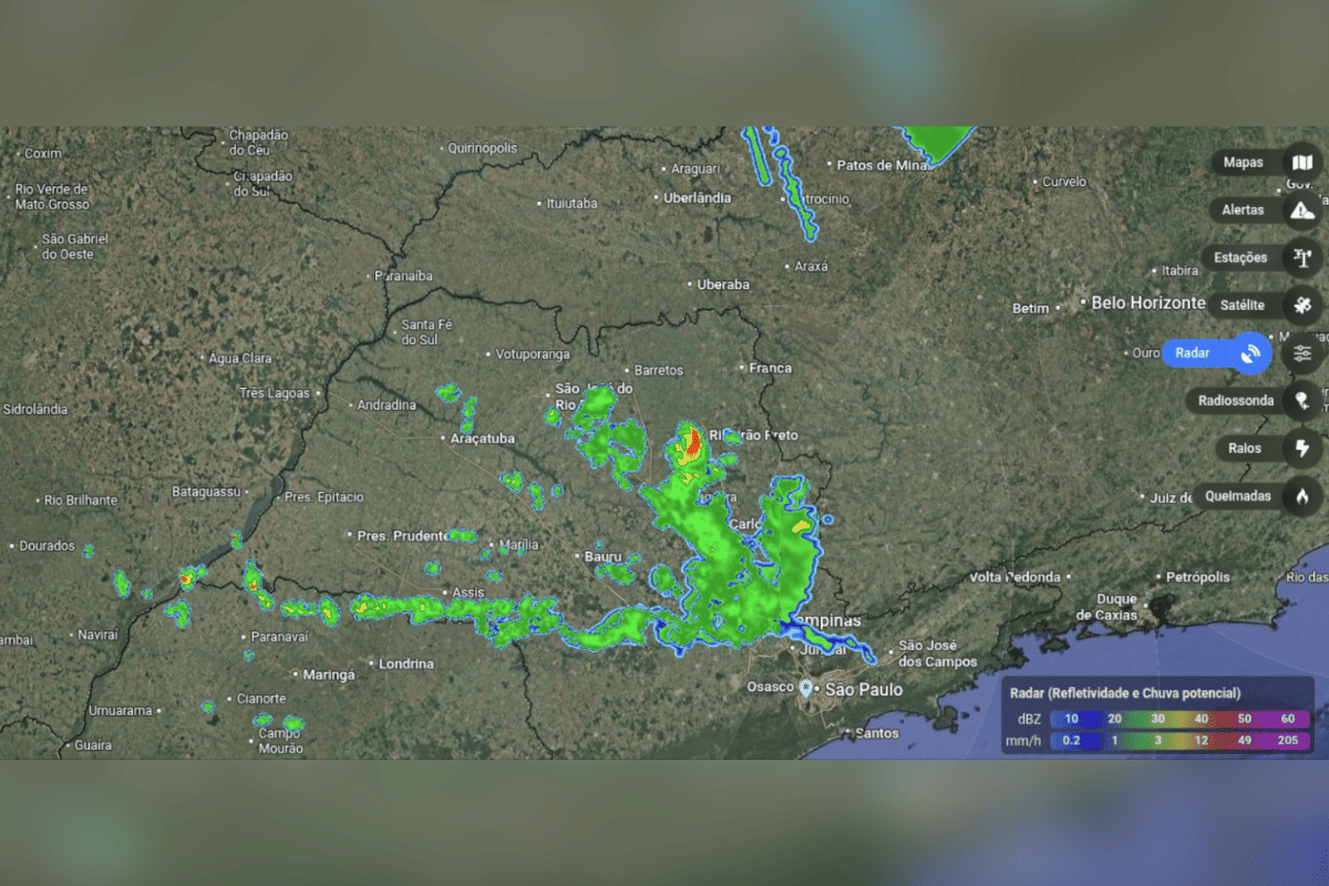 Imagem de radar do momento em que a chuva mais intensa se aproxima de Ribeirão Preto