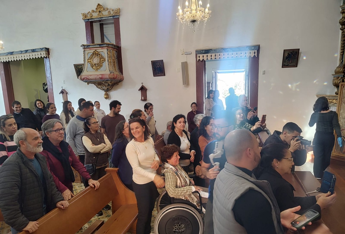 Fiéis comemoram retorno das imagens em Ritápolis