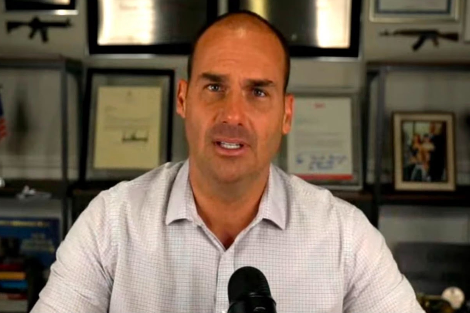Eduardo Bolsonaro diz que o mundo ignora Lula: "É o bêbado da rua"