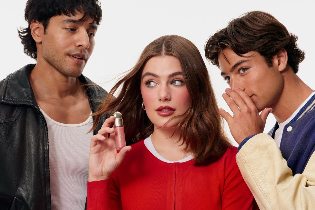 Ella Bright, de Off Campus, é a primeira embaixadora da Rare Beauty