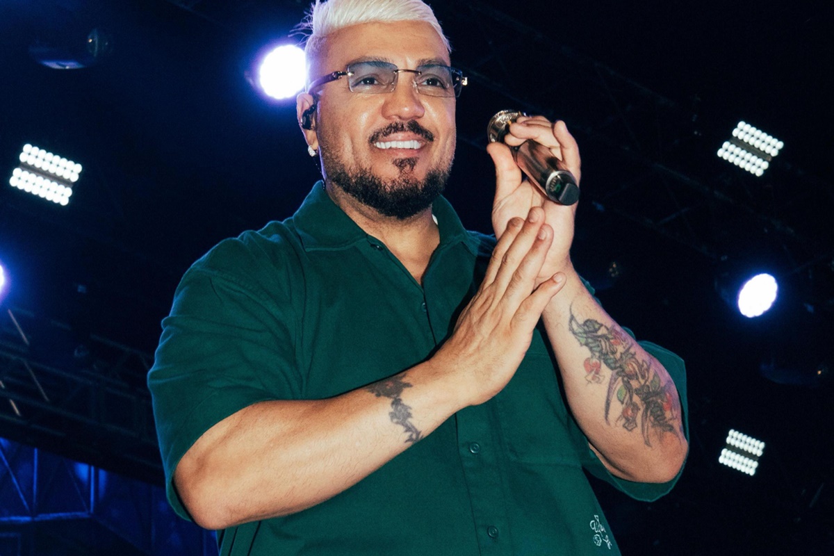 Cantor Belo grava jingle de campanha para Alfredo Santana