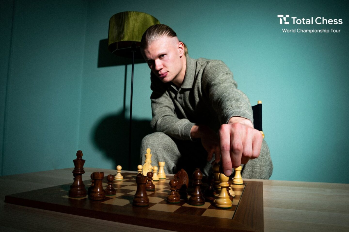 Erling Haaland se tornou um investidor em um circuito mundial de xadrez.