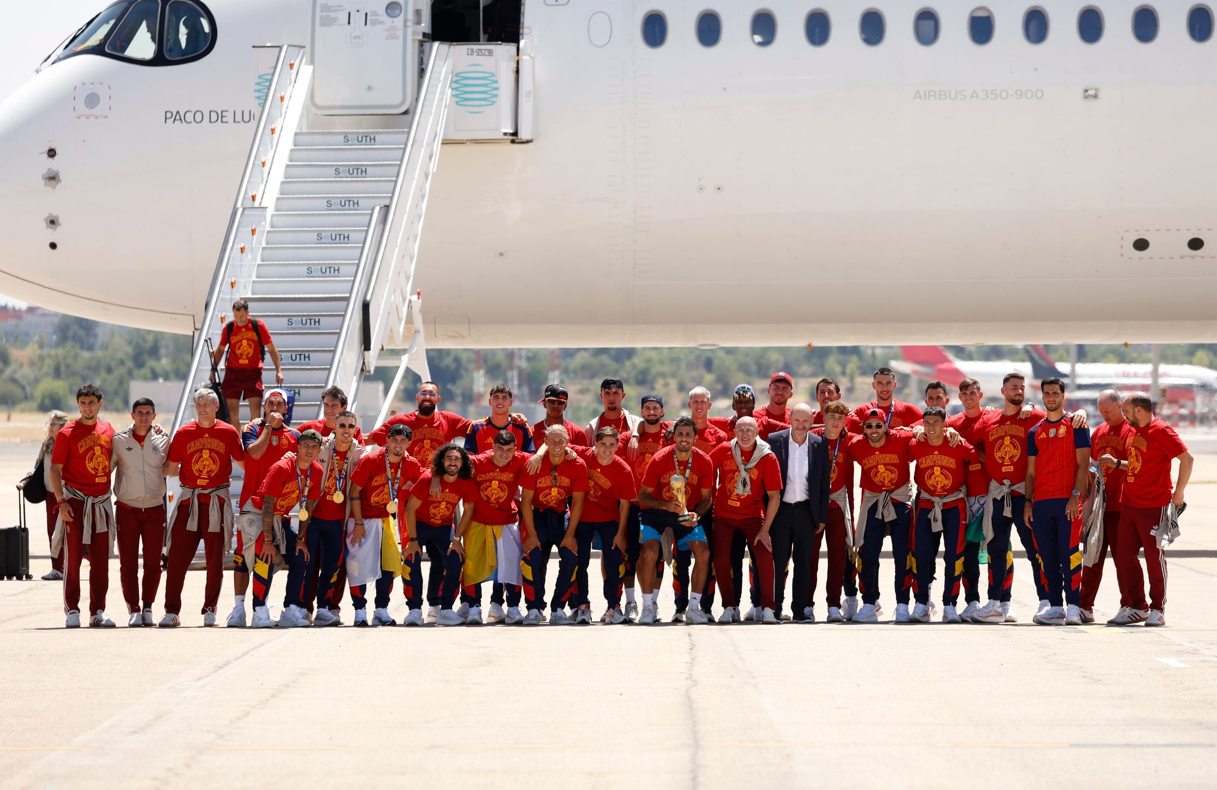 Seleção da Espanha desembarca em Madri após título da Copa do Mundo 21 Chegada da seleção espanhola a Madri com a taça