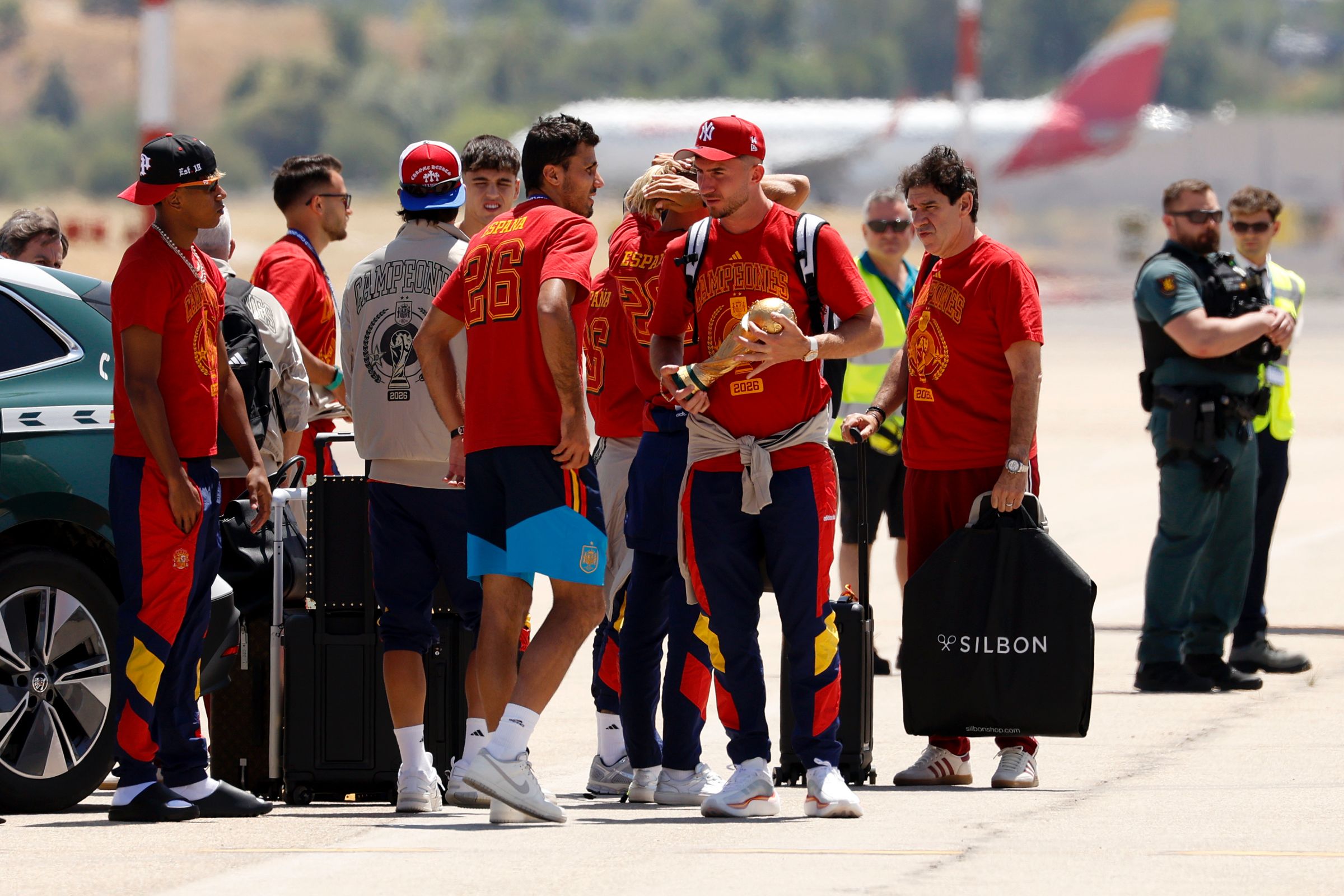 Seleção da Espanha desembarca em Madri após título da Copa do Mundo 24 Outra visão da chegada da Espanha a Madri