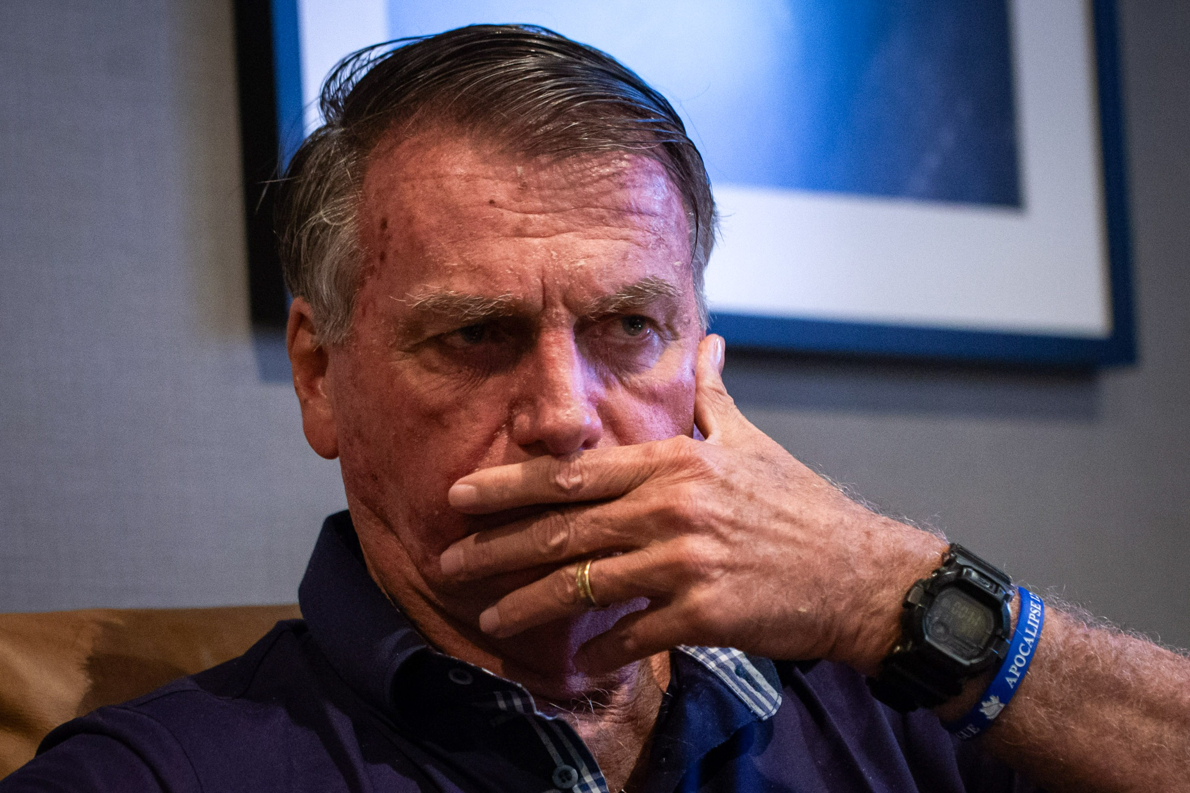 "Foi sem autorização", diz Bolsonaro ao STF jogando Flávio aos leões