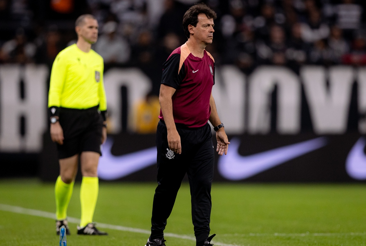 Diniz fala sobre transfer ban e renovação de Memphis com o Corinthians