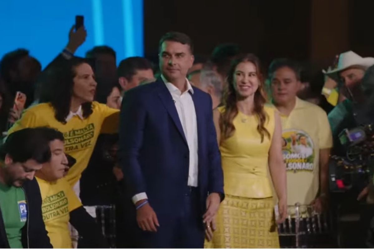 Flávio Bolsonaro participa de convenção do PL e lança candidatura em SP