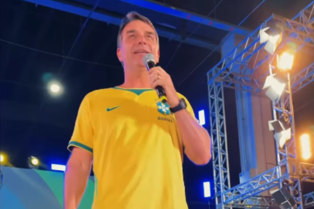 Moraes determina oitiva de Flávio Bolsonaro em inquérito de calúnia contra Lula