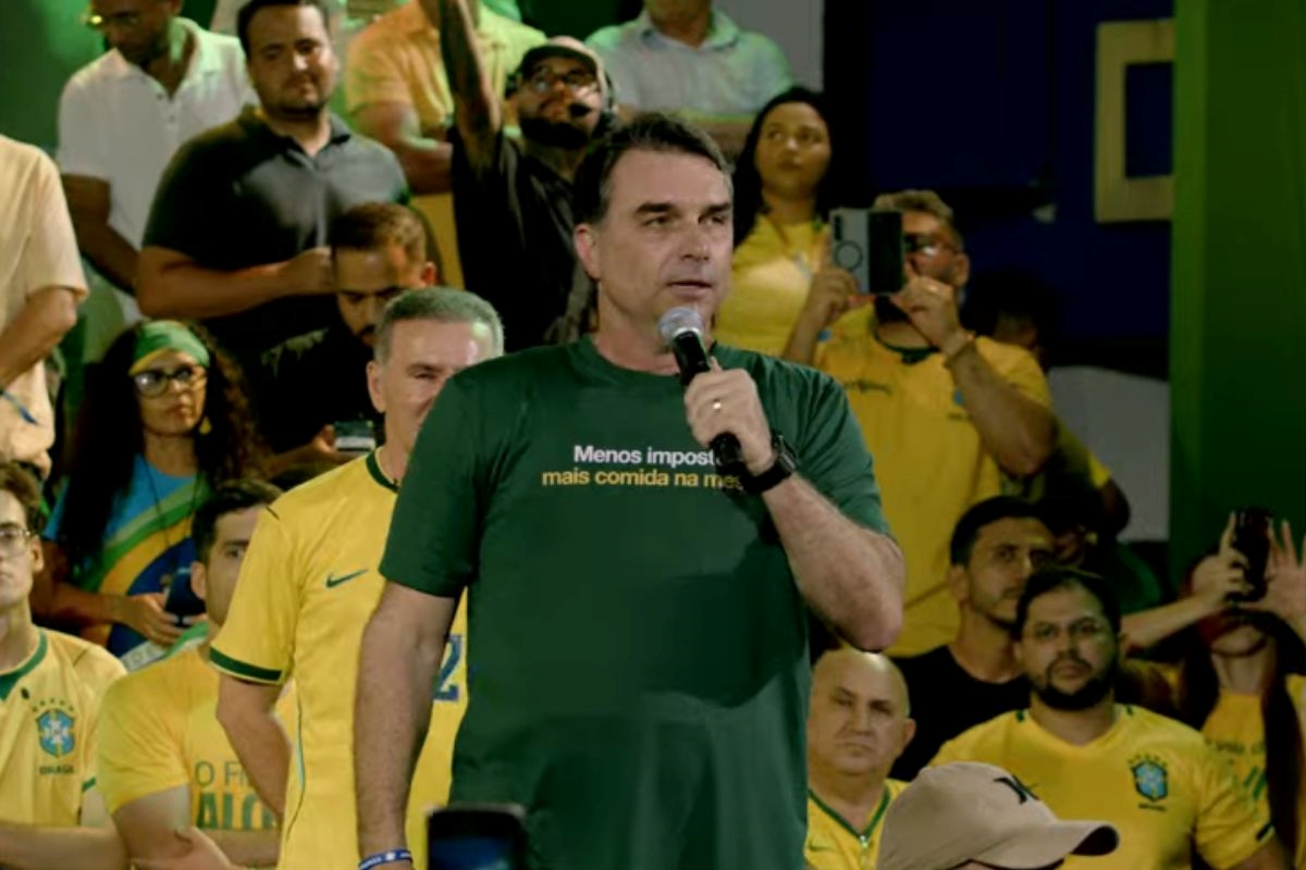 Associação defende competência de policiais para proteger Flávio Bolsonaro