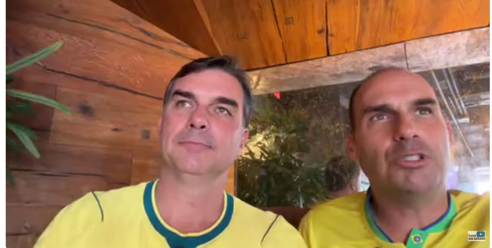 Nos EUA, Flávio Bolsonaro faz live e acusa Lula de querer tarifaço