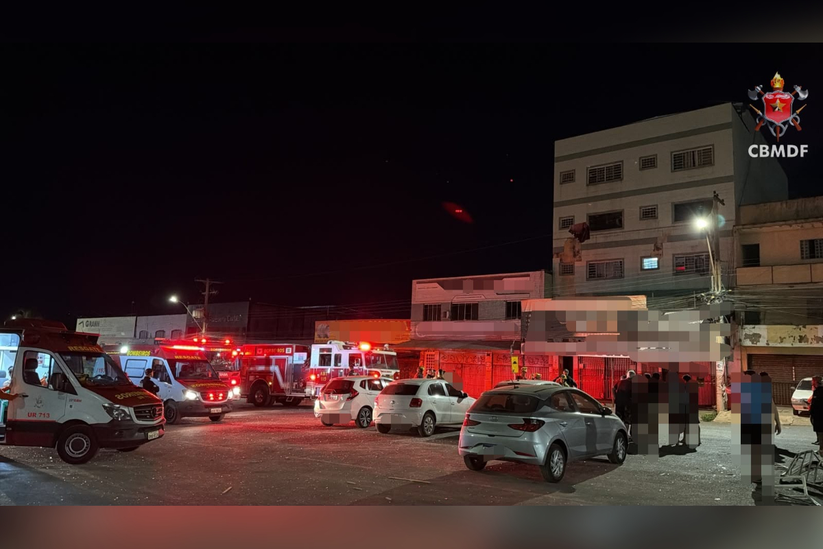 Equipe de bombeiros durante o atendimento à ocorrência