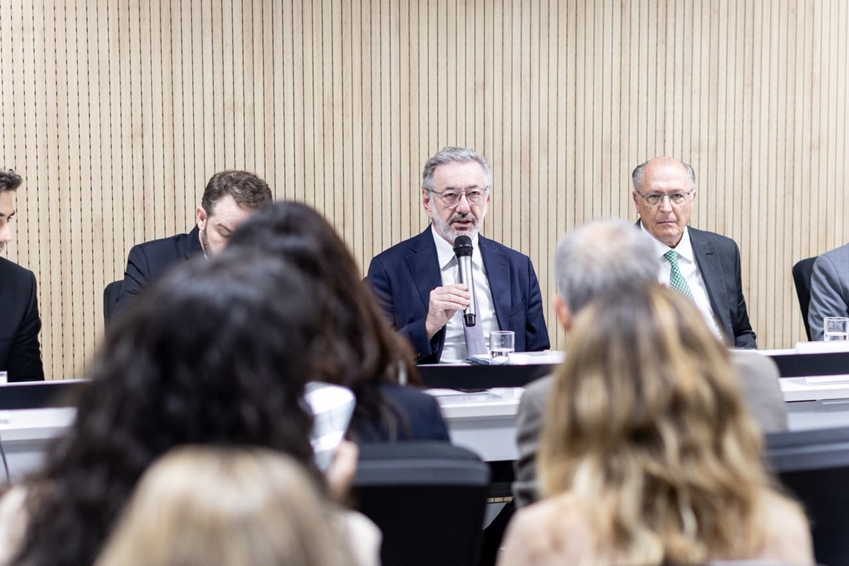 Governo acredita que EUA também deverá impor taxa por trabalho forçado