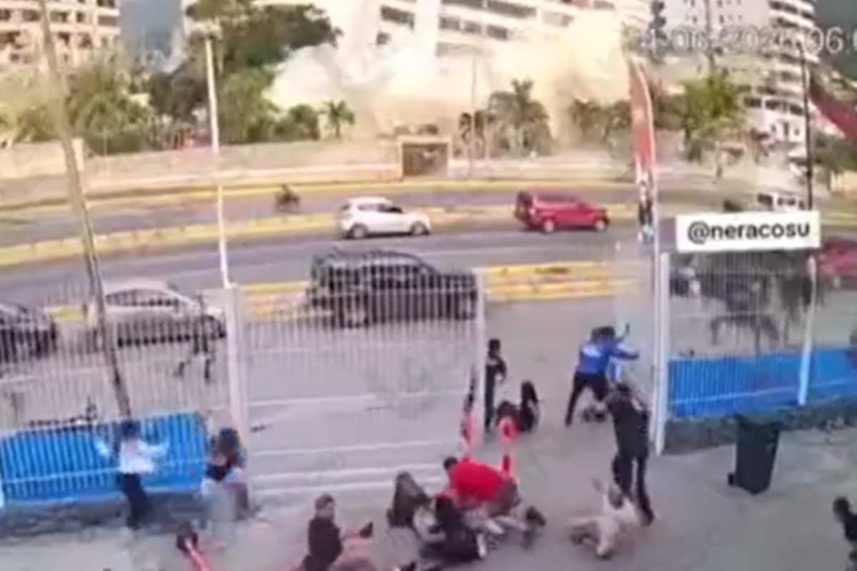 Terremoto duplo derruba prédio e assusta pedestres na Venezuela